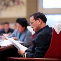 Li vows to tackle potential economic risks