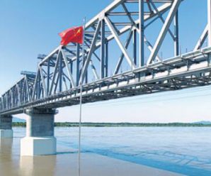 China-Russia rail bridge on right track