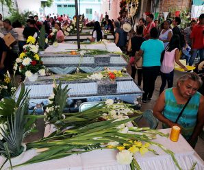 Mexicans dig through collapsed buildings as quake kills 225