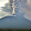 Tourists feel the heat over Bali volcano