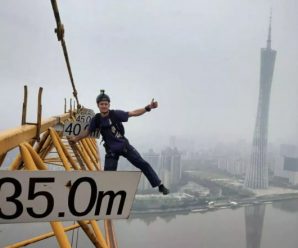 Foreigner detained after parachuting from Beijing skyscraper