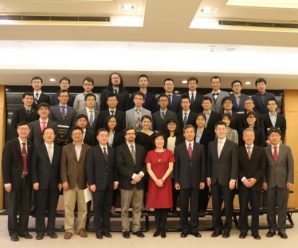 32 overseas Chinese students honored in New York